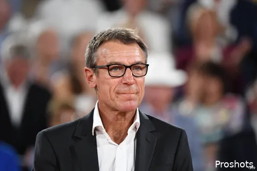 Mats Wilander observa.