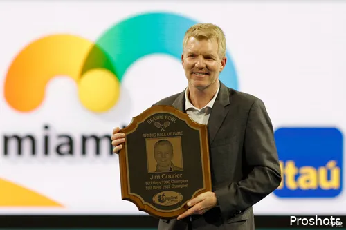 Jim Courier wird bei den Miami Open geehrt.