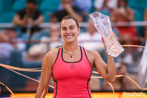 Sabalenka holds trophy.