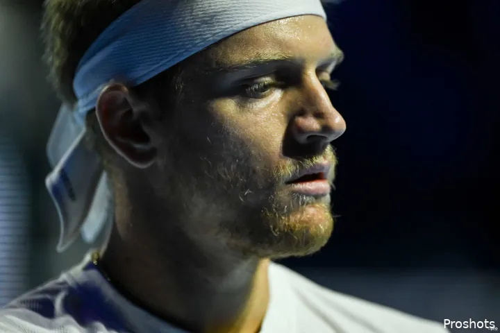 Alejandro Davidovich Fokina between points.