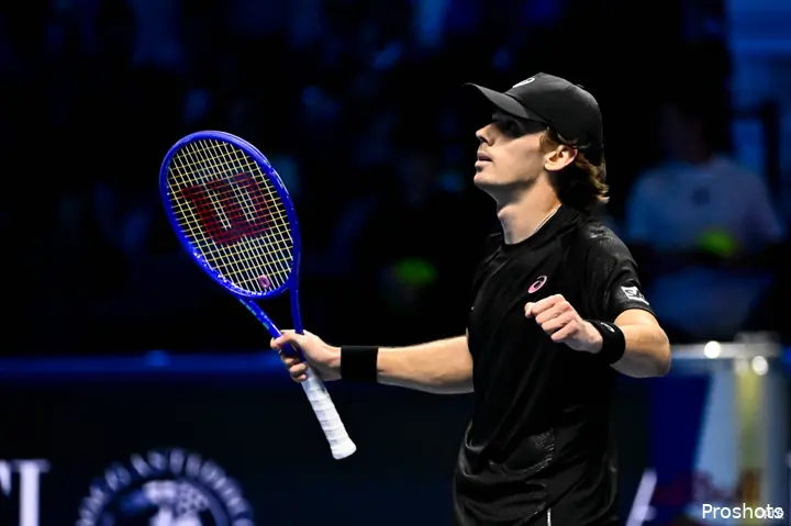 Alex de Minaur gets the all-important win over Taylor Fritz in the 2025 ATP Finals