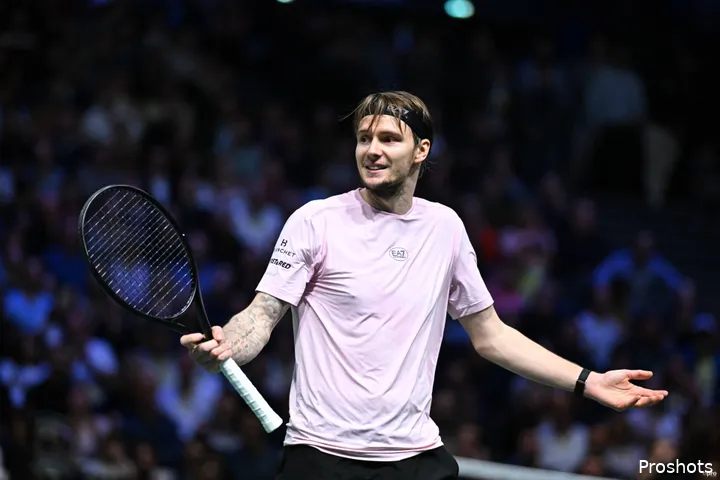 Alexander Bublik en el Masters de París.