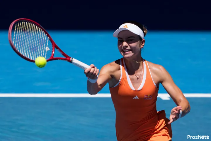 Iva Jovic estirada al máximo.