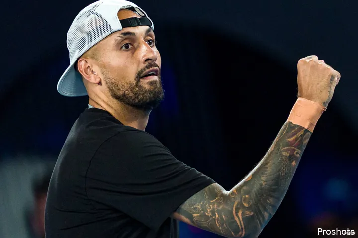 Nick Kyrgios celebrando con un gesto de puño en dobles