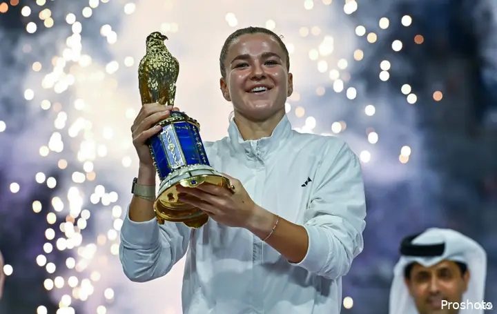 Karolina Muchova holding the trophy