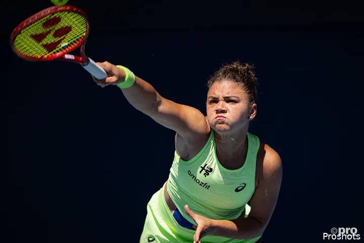 Jasmine Paolini serves.