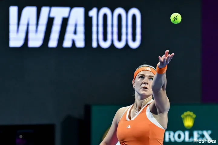 Karolina Muchova al servicio.