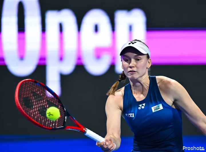 Elena Rybakina in Katar in Aktion