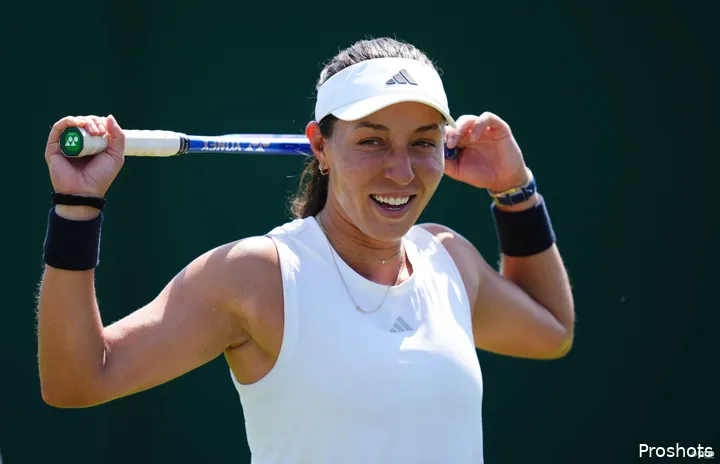 Jessica Pegula holds racket.