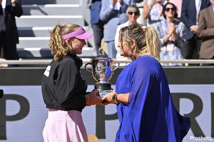 Mary Pierce gives trophy to Mirra Andreeva.