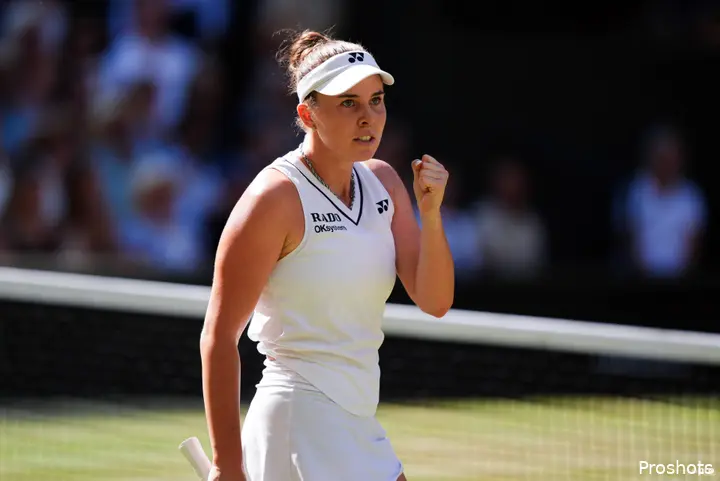 Linda Noskova clenches her fist at Wimbledon