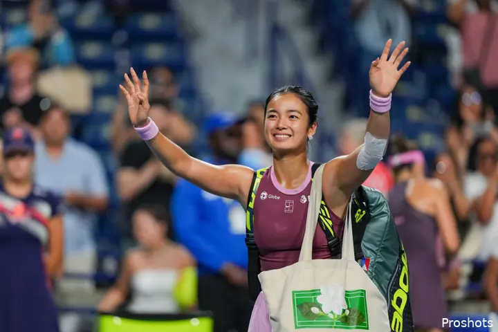 Alexandra Eala with her hands up to the crowd