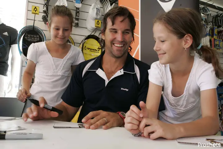 Pat Rafter signing autographs