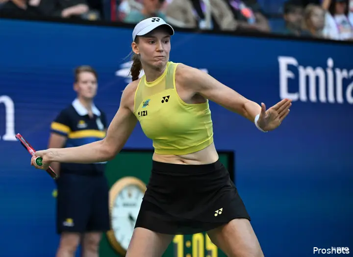 Elena Rybakina hits a forehand during her US Open 4th round victory.