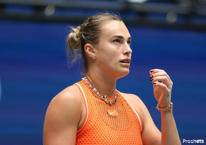 Aryna Sabalnkea looks up during her first round clash at US Open 2026.