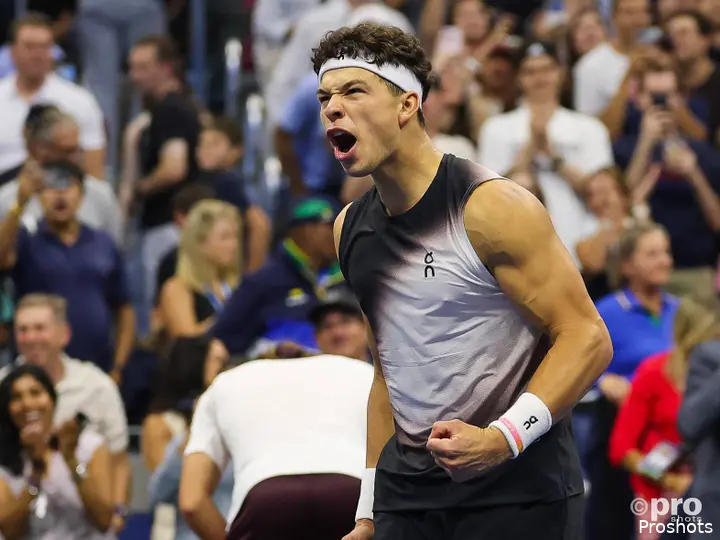Ben Shelton celebrating on Arthur Ashe