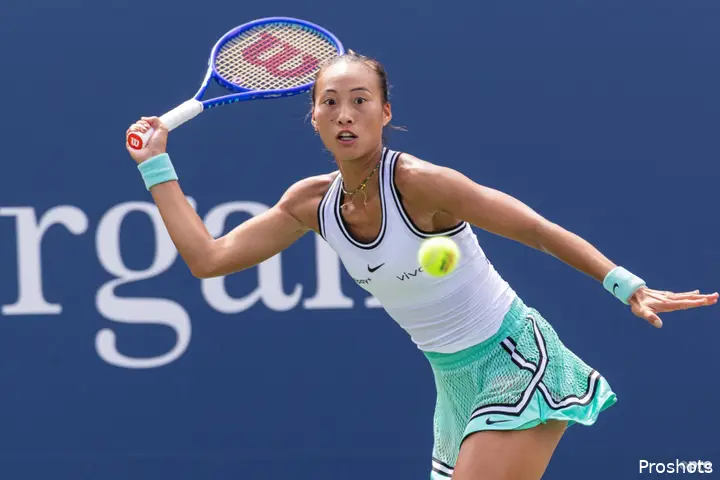 Zheng Qinwen hitting a forehand return
