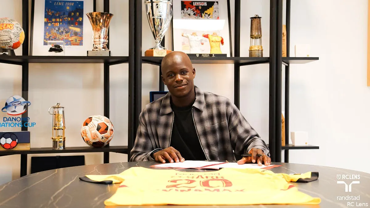 officiel malang sarr signe deux ans a lens 20240724 arrivee mercato sarr malanga rclens 1 378959