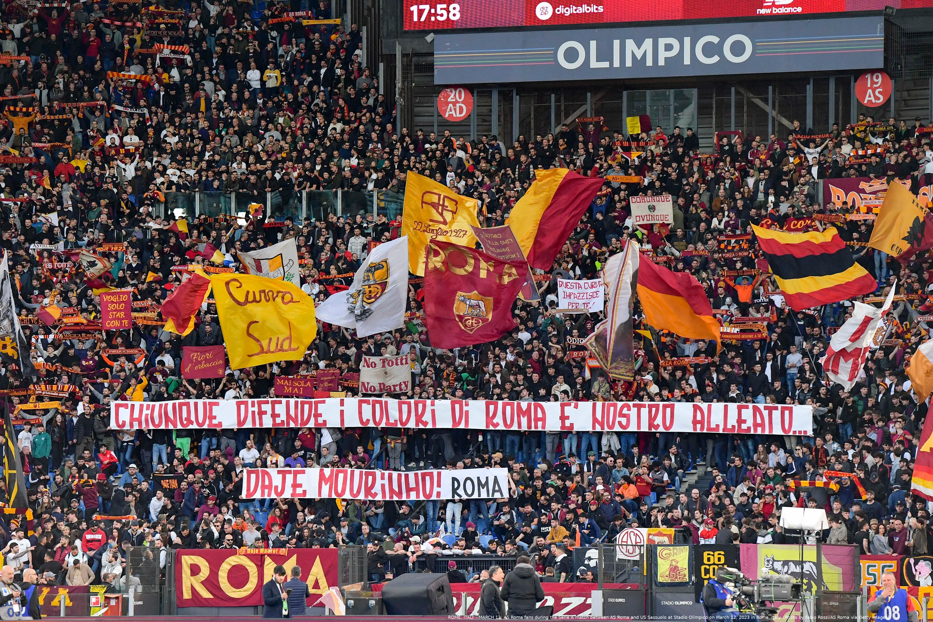 roma sassuolo striscione curva sud mourinho