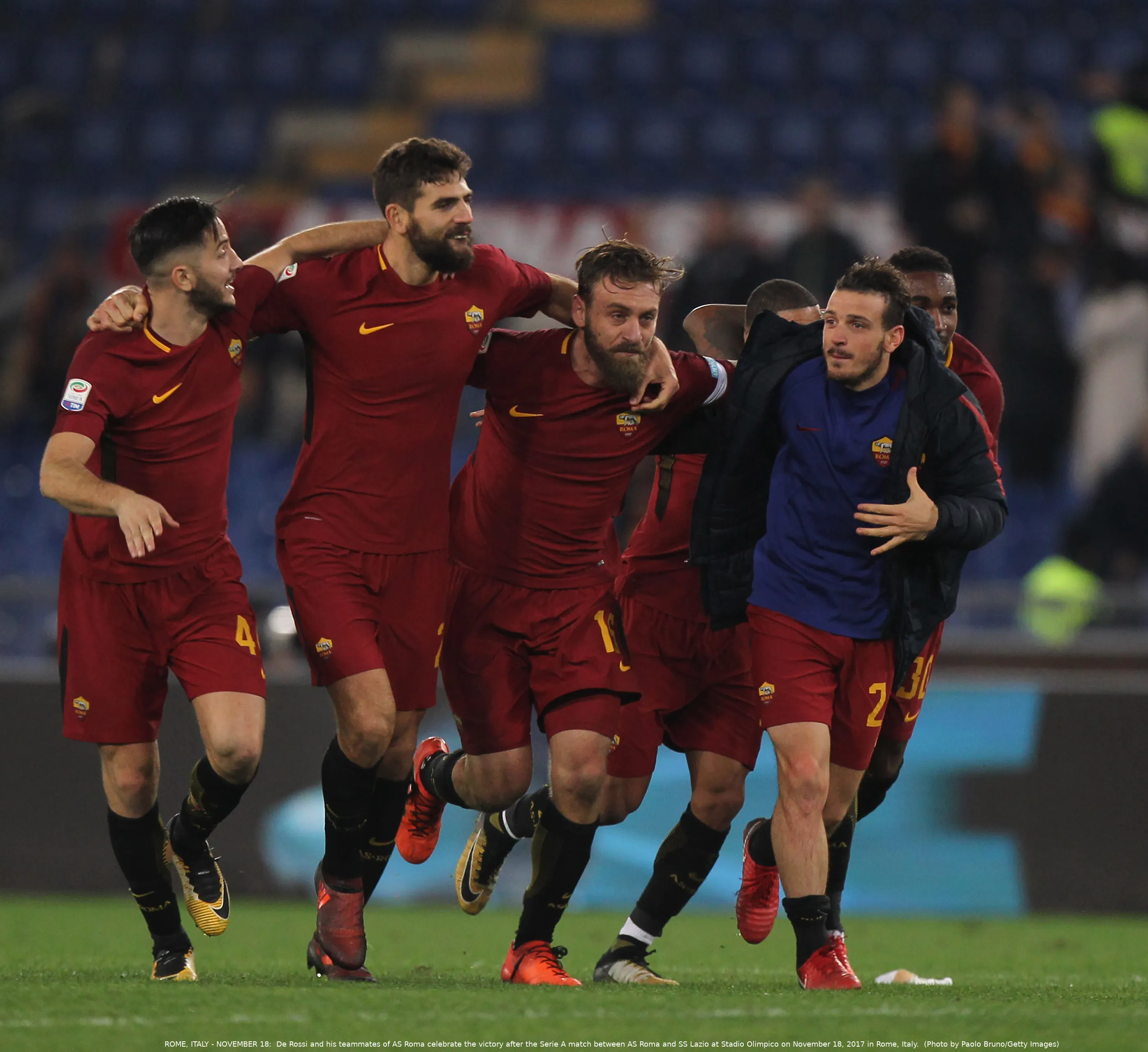 manolas fazio de rossi florenzi abbracciati fine derby corsa