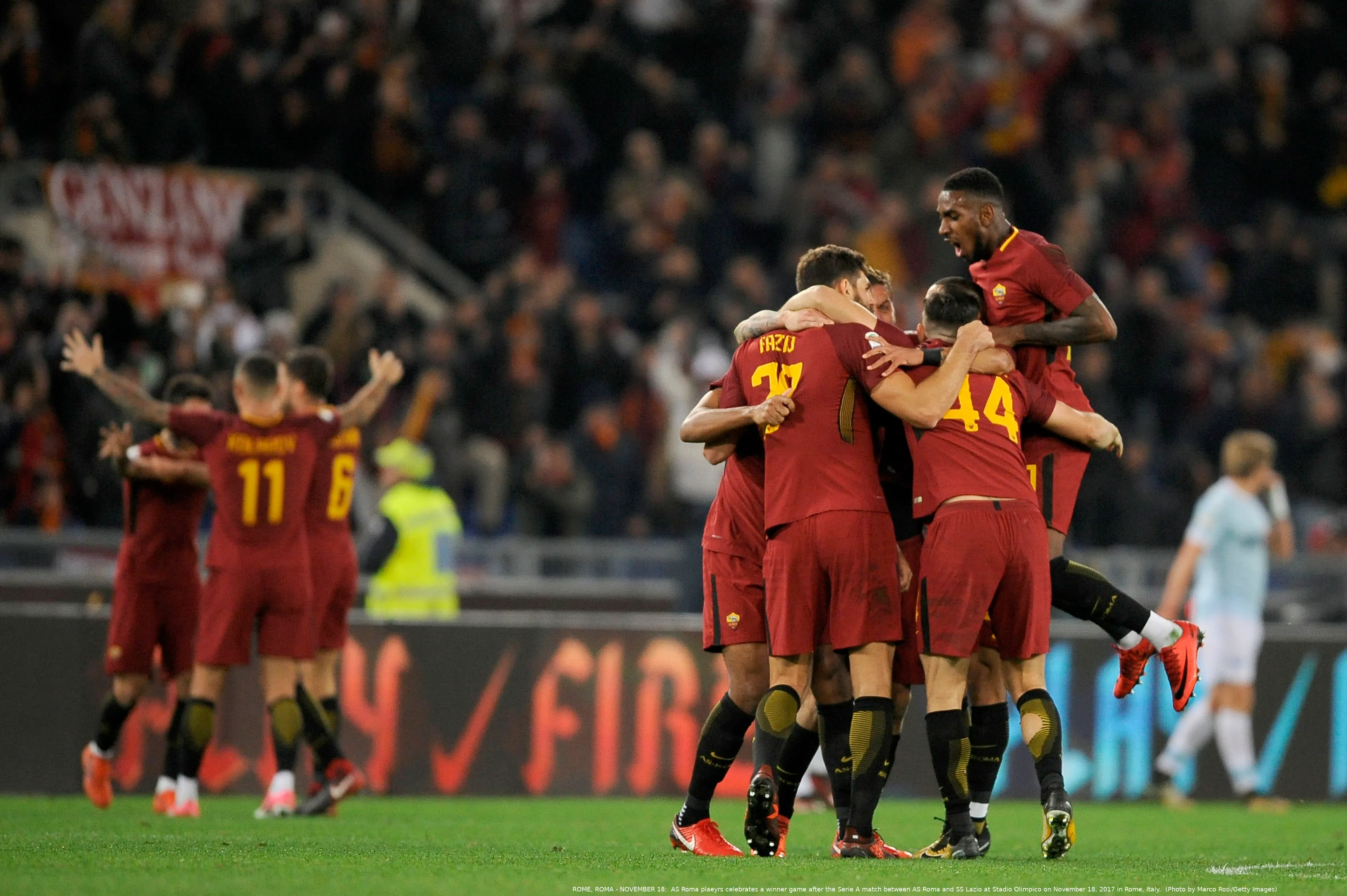 capannelli giocatori esultanza fine derby