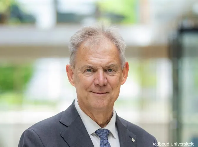 oud rector han van krieken liggend