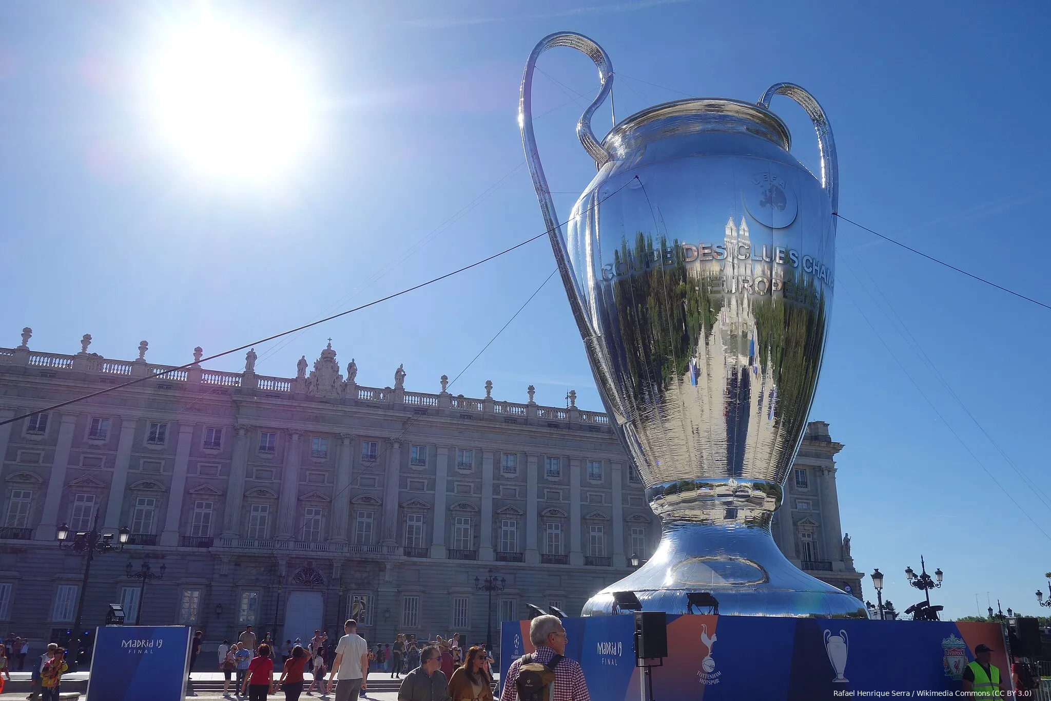 plaza del oriente with decoration related to the 2019 champions league final 3