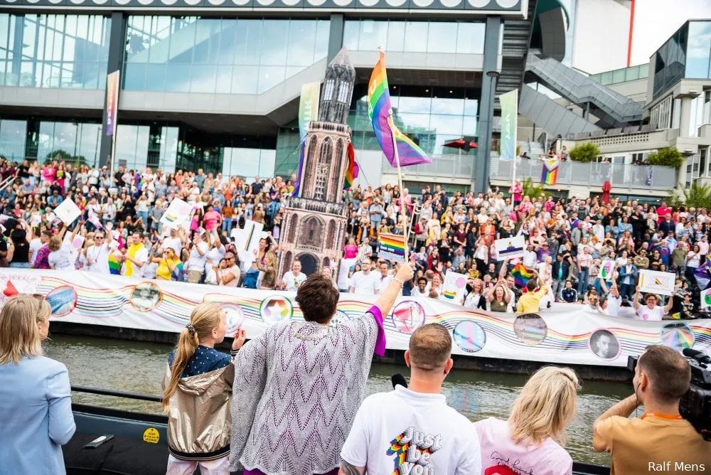 regenboogcanon op de utrecht pride 2022 foto ralf mens1