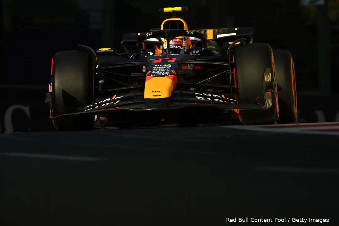 sergio perez red bull racing pitstop azerbeidzjan rb20 1 mooi 12