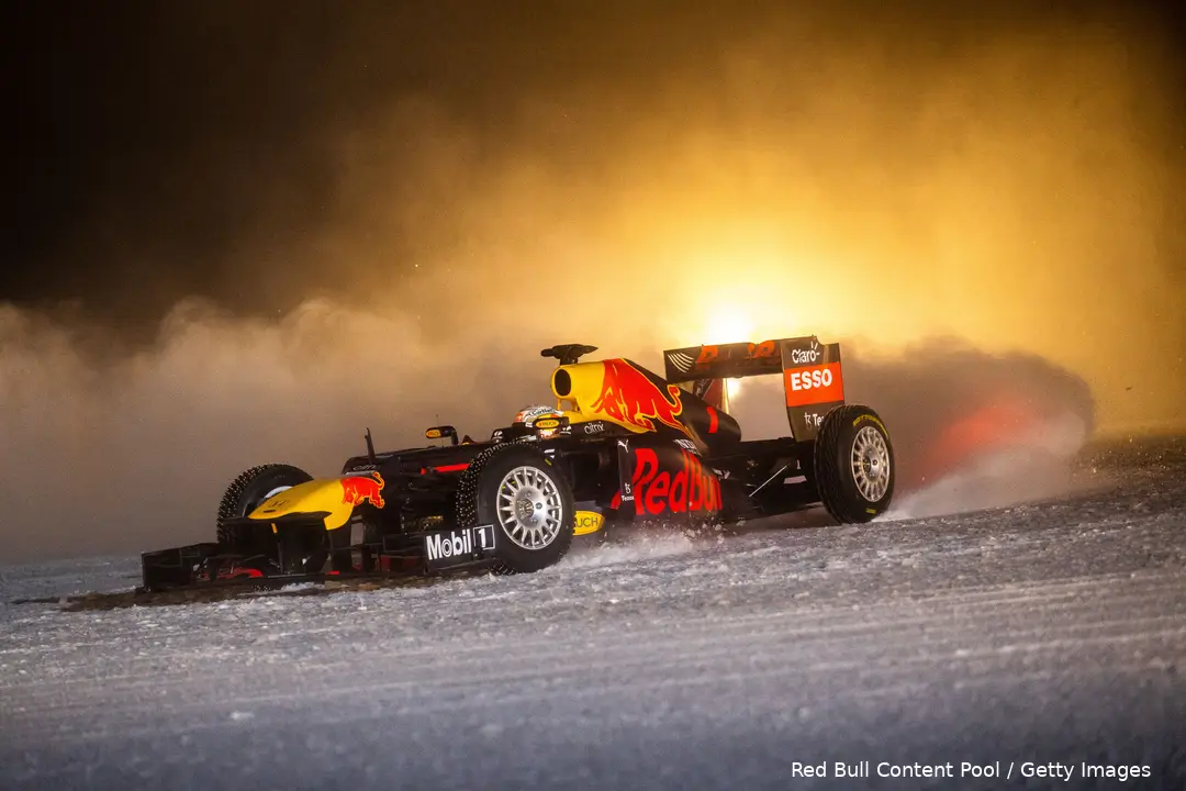 <i>Max Verstappen bestuurde de RB8 al eens in de sneeuw.</i>