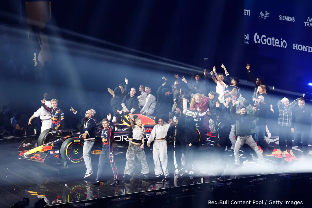 launch event 2025 londen o2 max verstappen red bull racing liam lawson 6