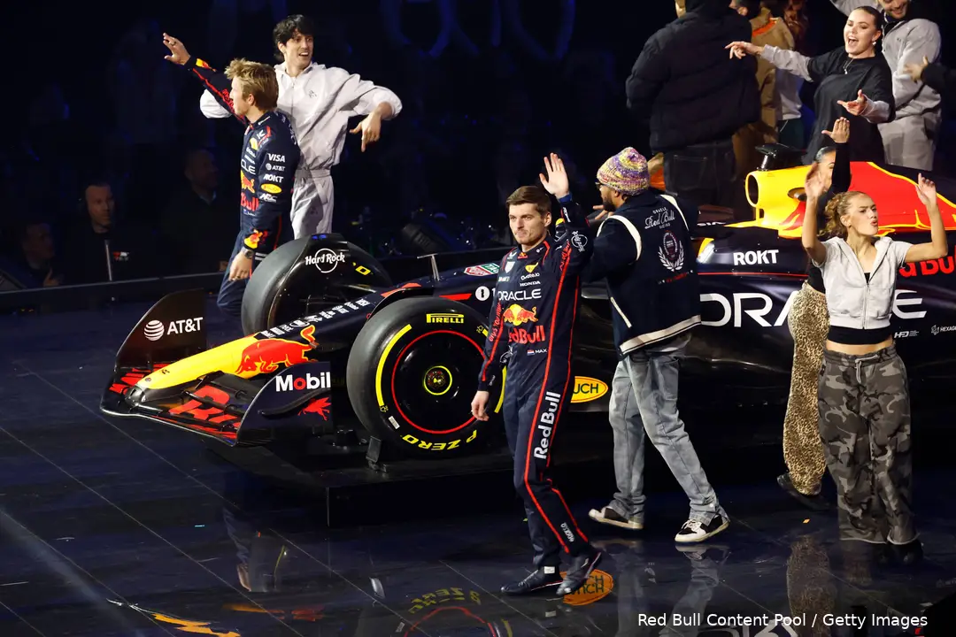 launch event 2025 londen o2 max verstappen red bull racing liam lawson