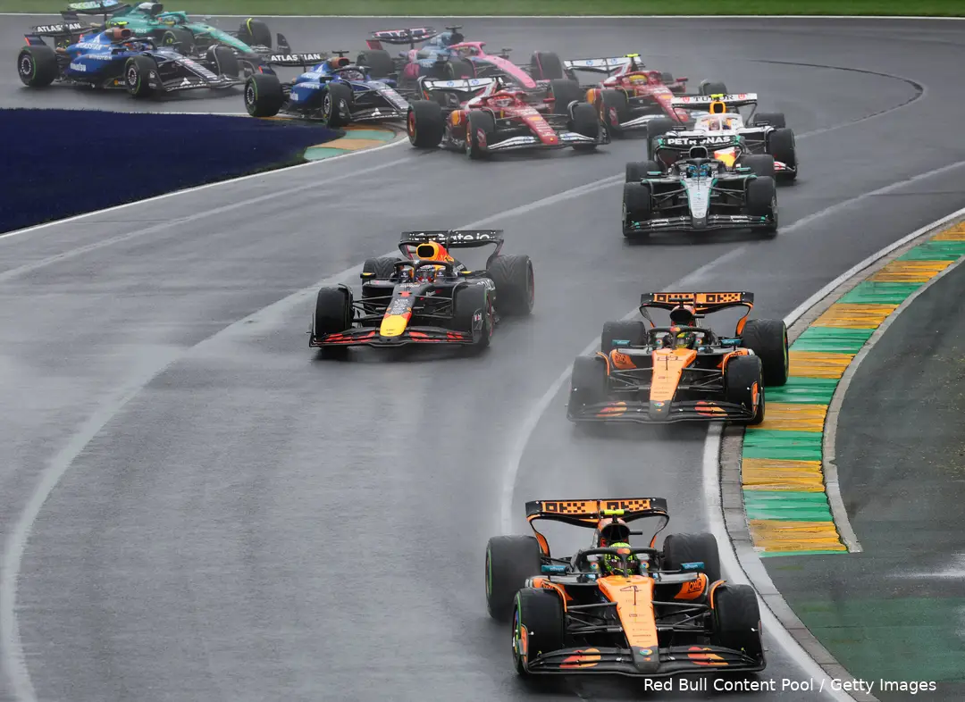 max verstappen gp australie 2025 1 rb21 1 regen start lando norris oscar piastri 16