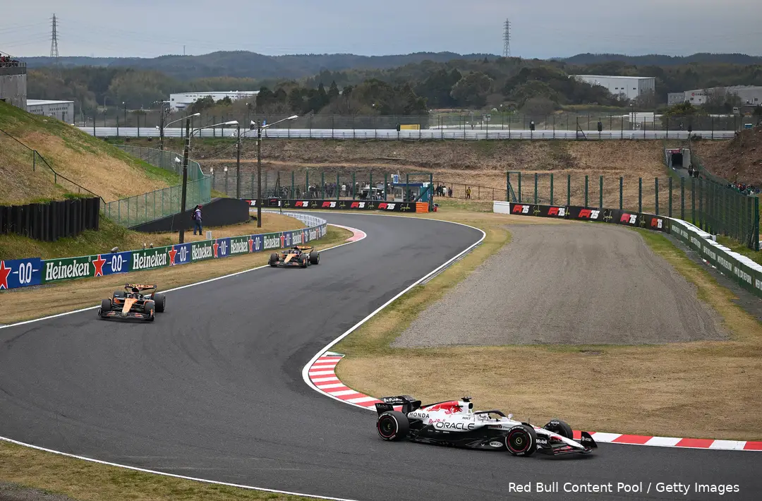 Verstappen bleef Norris en Piastri de hele tijd voor in Japan.&nbsp;