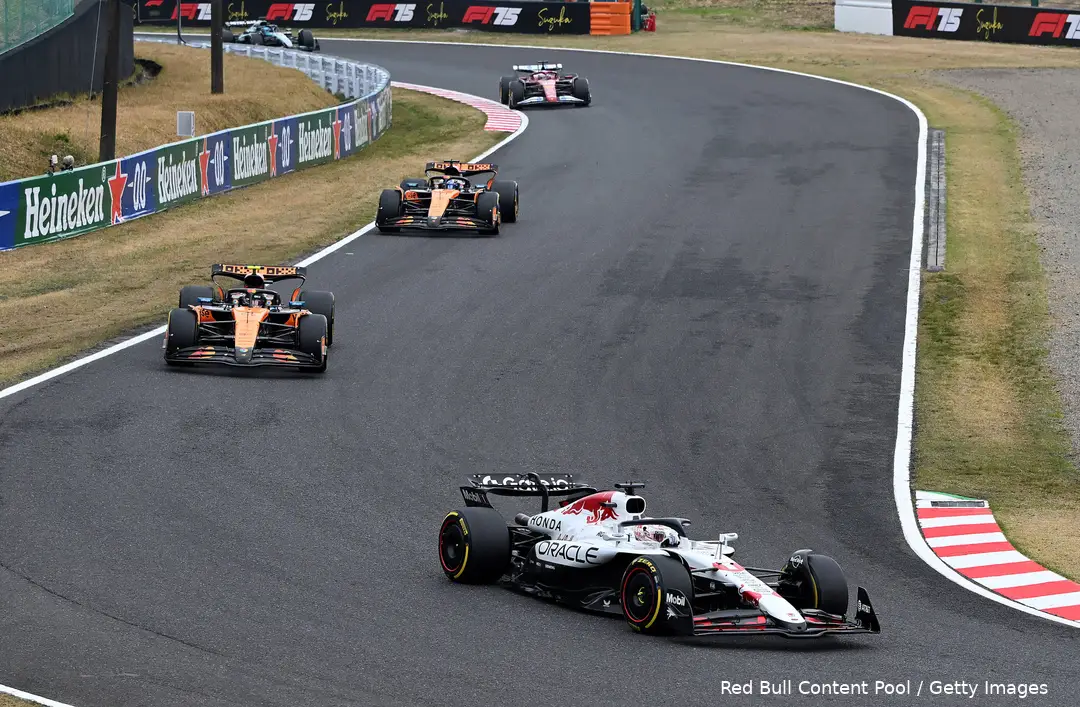 Verstappen bleef de McLarens voor, vanaf de eerste ronde tot en met de finish.