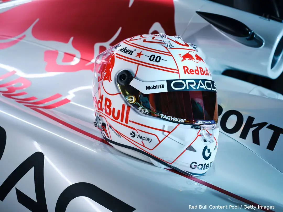 <i>De Japan-helm van Verstappen.</i>