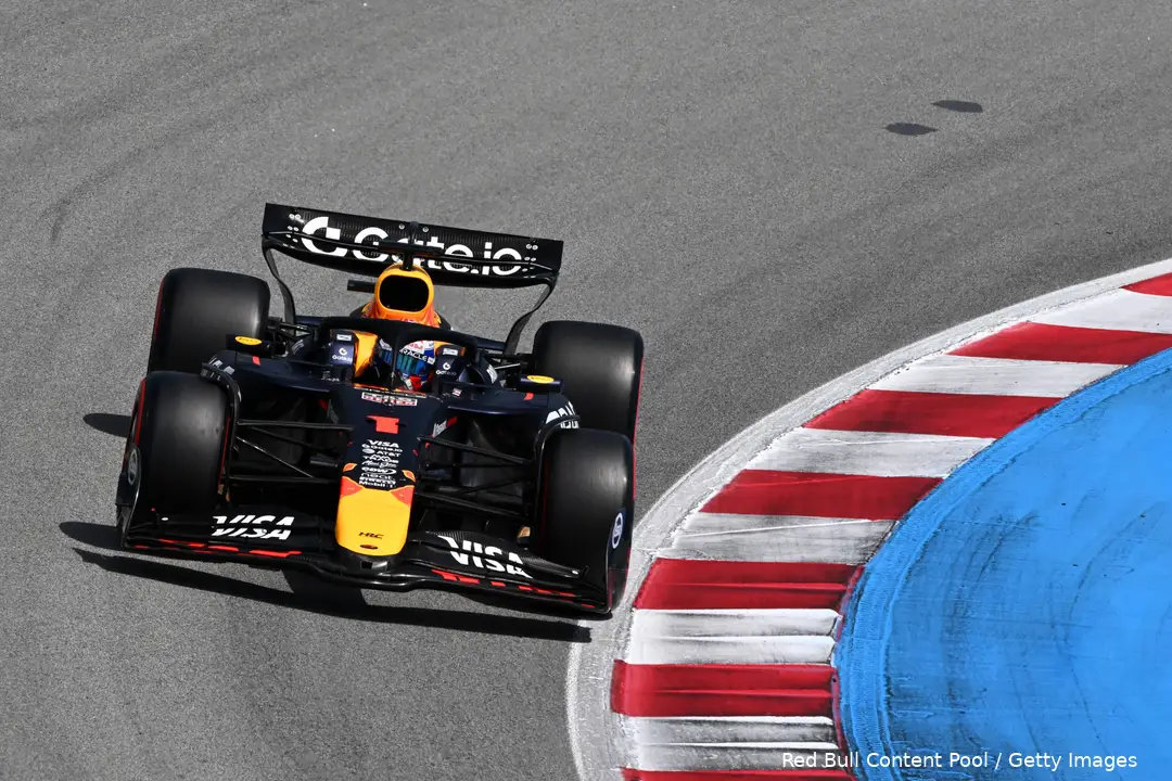 Veel meningen doen de ronde over het rijgedrag van Verstappen.