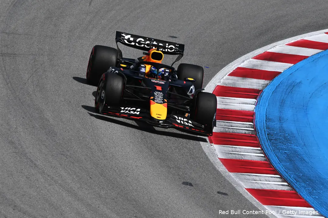 <i>Red Bull verwachtte een straf voor Verstappen, dus besloten ze dat hij de plaats terug moest geven aan Russell.</i>