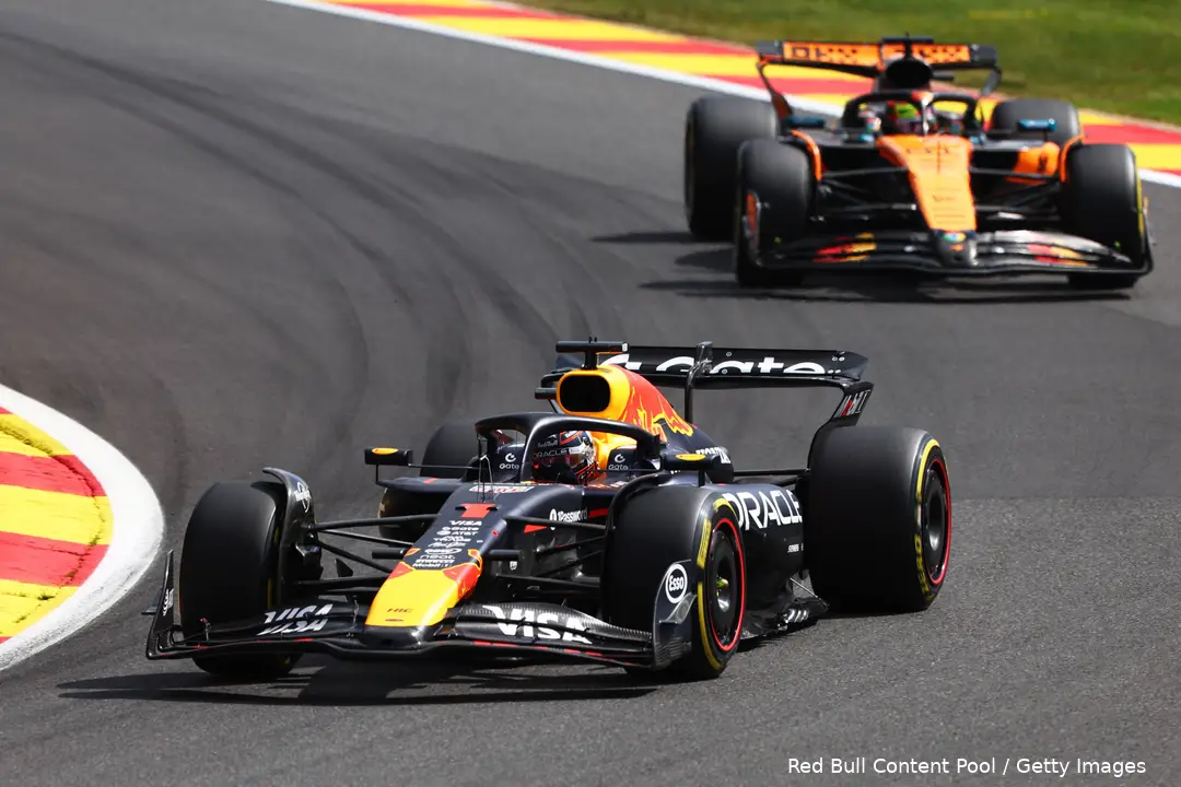 verstappen-piastri-red-bull-mclaren-spa-sprintrace-5