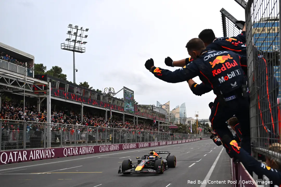 max-verstappen-red-bull-racing-bakoe-zondag-azerbeidzjan-2025