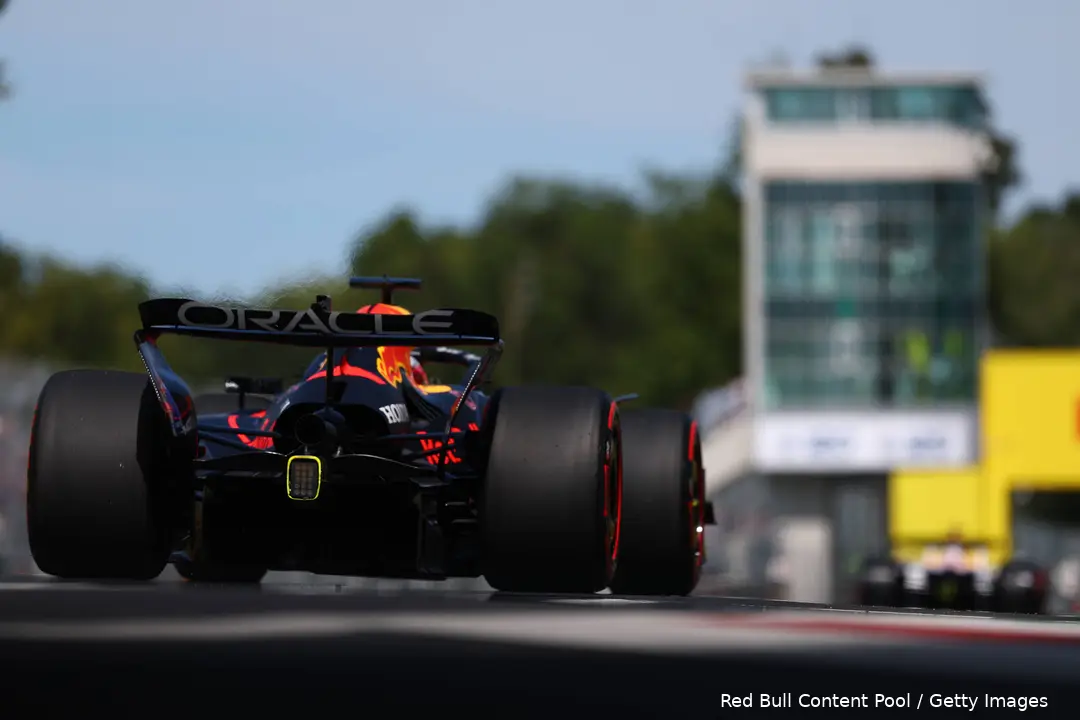 max-verstappen-red-bull-racing-monza-italië-rb21-1-achtervleugel-productie-gesneden