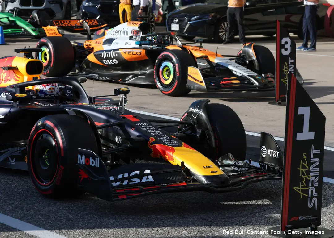 max-verstappen-red-bull-racing-cota-2025-rb21-1-oscar-piastri