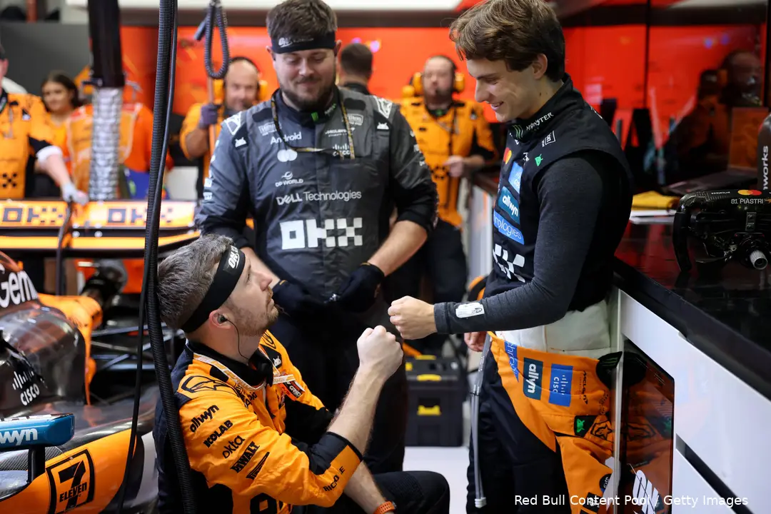 oscar-piastri-singapore-mclaren-racedag-2025