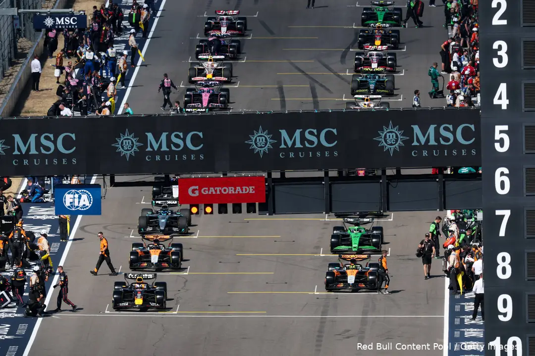 start-sprintrace-cota-2025-max-verstappen-lando-norris-oscar-piastri-nico-hulkenberg-2