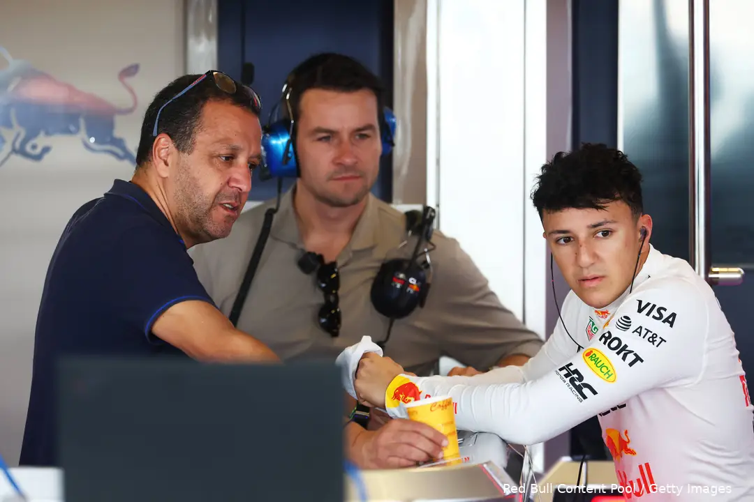 isack-hadjar-red-bull-racing-abu-dhabi-2025-test-18-vader