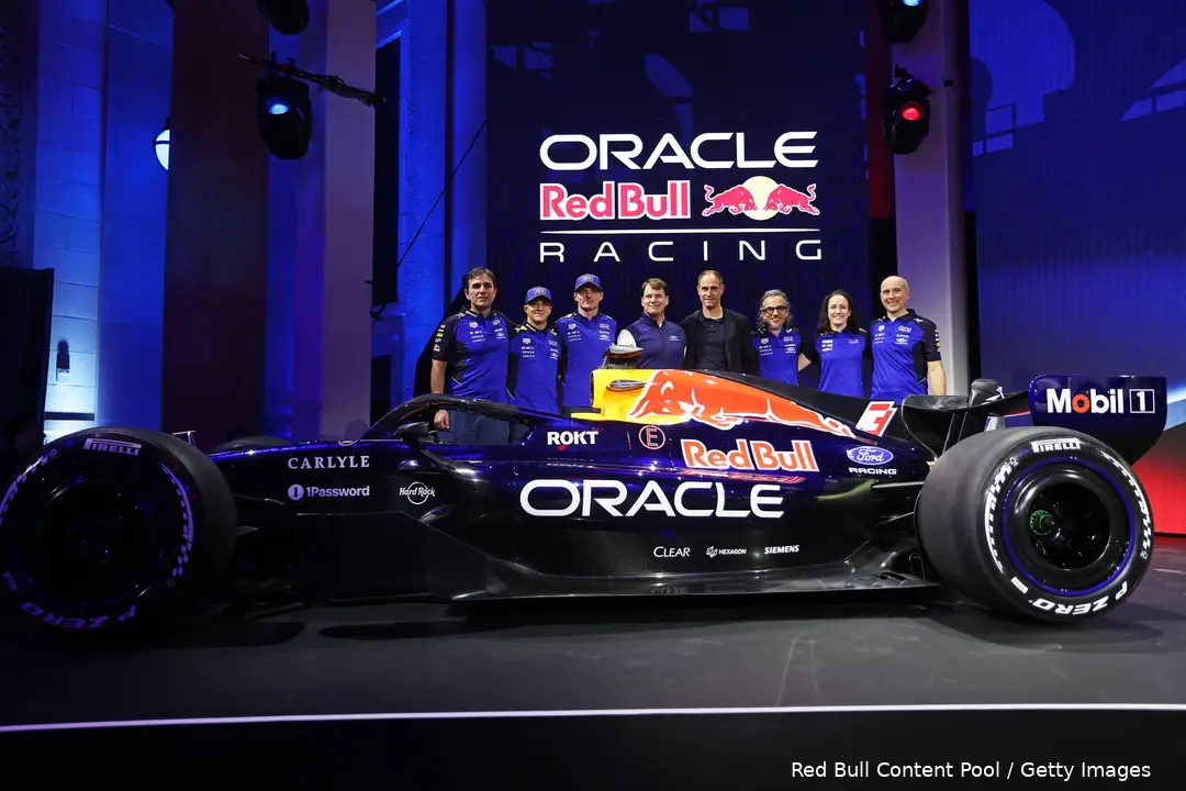 isack-hadjar-red-bull-racing-2026-detroit-1-laurent-mekies-max-verstappen-1-pierre-wache-oliver-mintzlaff-jim-farley