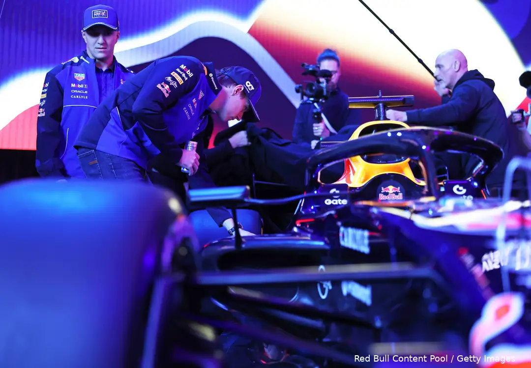 max-verstappen-red-bull-racing-reveal-1-rb22-12