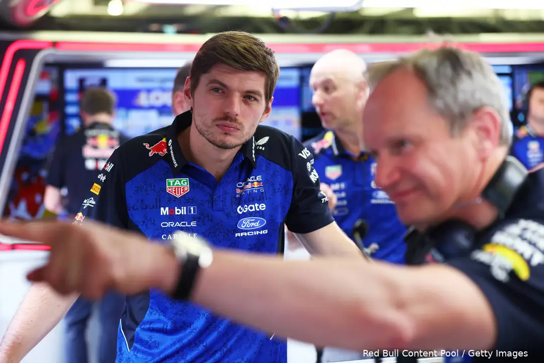 max-verstappen-red-bull-racing-bahrein-wintertest-paul-monaghan-pedals