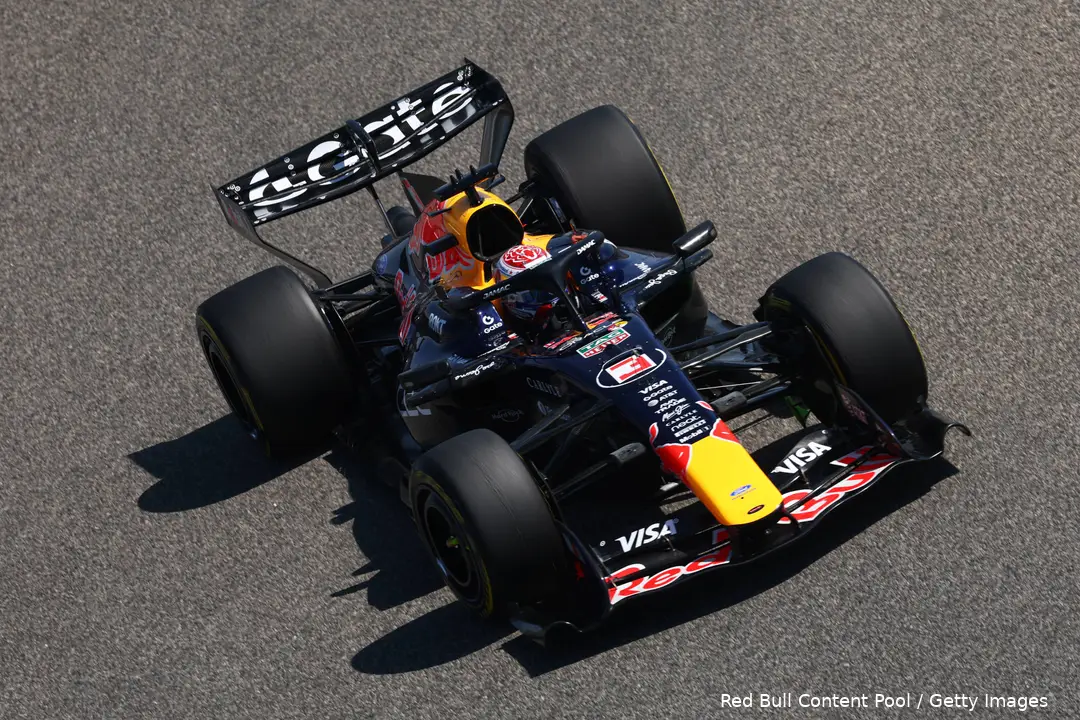 max-verstappen-red-bull-racing-rb22-wintertest-bahrein-120