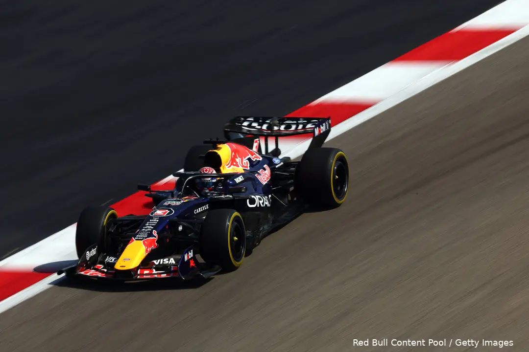 max-verstappen-red-bull-racing-rb22-wintertest-bahrein-13